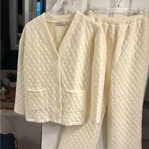 Zenana Cream Quilted Apparel Can be worn together or separate New without tags